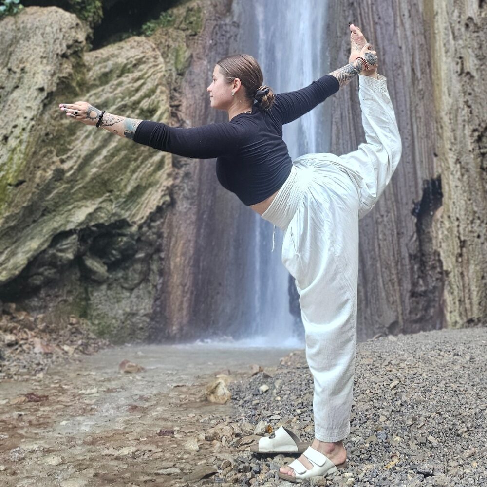 private yoga instructor julia 1